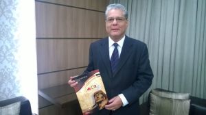 Presidente CSP-MG, João Paulo Mello, exibe relatório de atividades, aprovado em assembleia