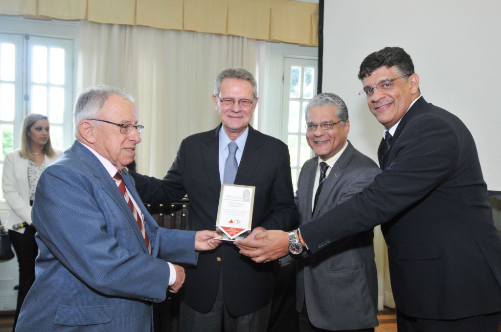 CSP-MG brinda à superação do mercado