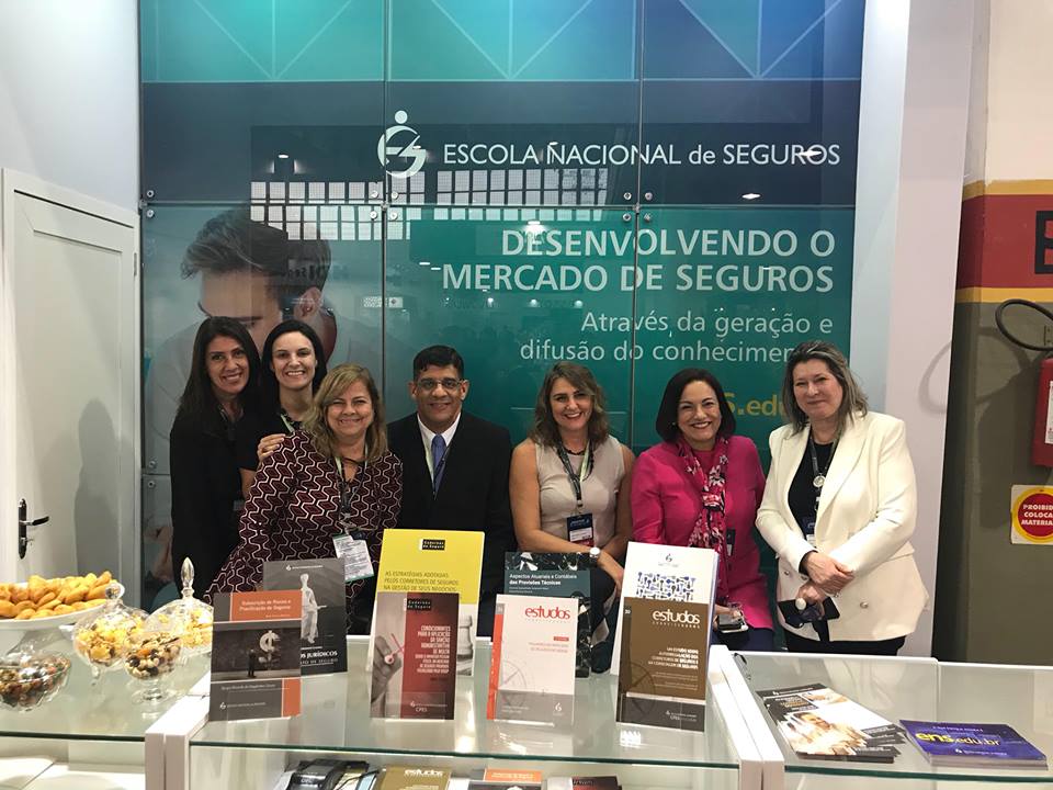 Mauricio Tadeu com a diretoria de ensino da Escola Nacional de Seguros