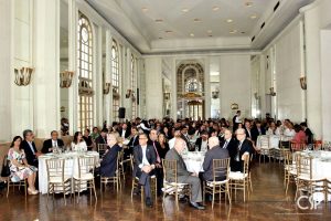 03/12/2019 – Uma manhã de muitas homenagens, reencontros e momentos especiais para celebrar as conquistas do ano. Assim foi a confraternização do Clube de Seguros de Pessoas de Minas Gerais (CSP-MG), realizada no salão nobre do Automóvel Clube de Minas Gerais, em Belo Horizonte.